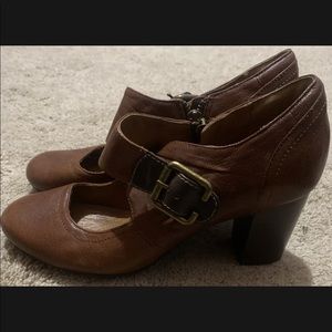 Clarks Mary jane heels size 8 leather GUC